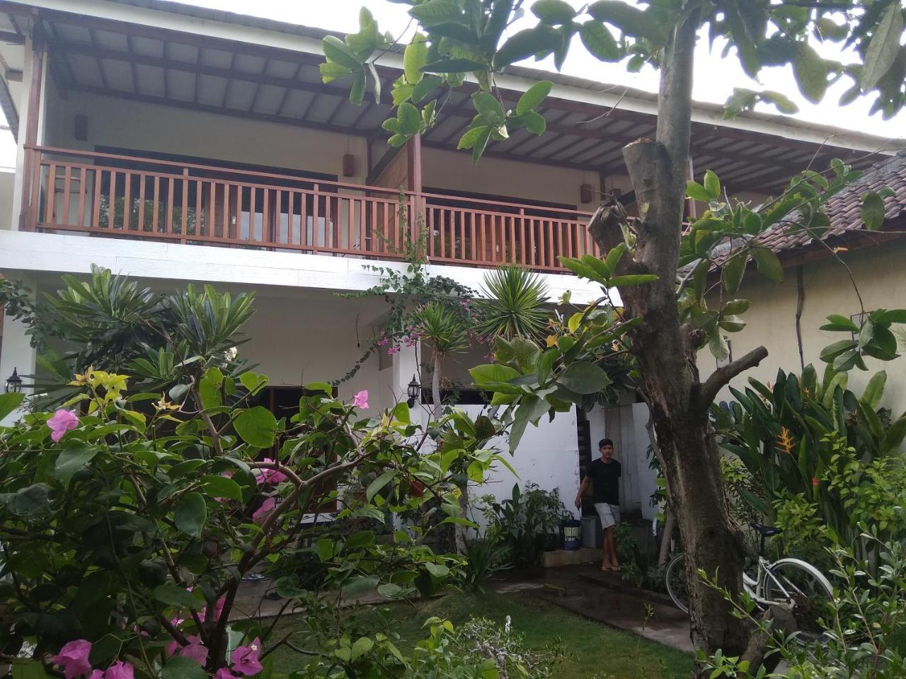 ギリ・トラワンガン Dili Gili Bed & Breakfast エクステリア 写真